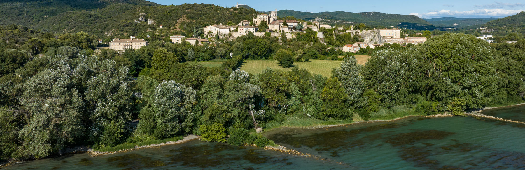 Viviers<br />
et le fleuve du Rhône